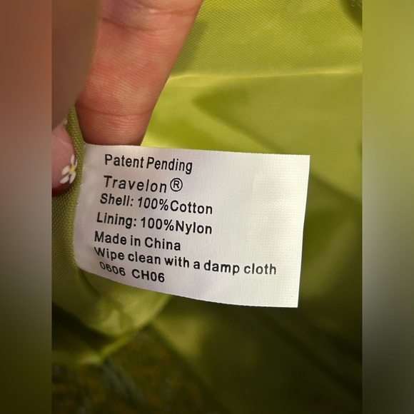 Travelon Tote Easy Wipe Down Interior - Picture 5 of 8